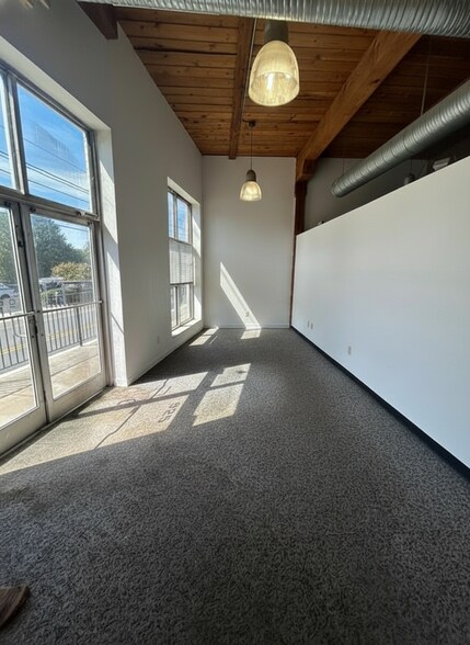 More Photos Of 901-965 Northwest Blvd, Winston-Salem Flex For Lease