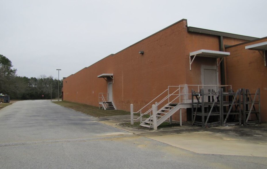More Photos Of 502 Ashburn Rd, Sylvester General Retail For Lease