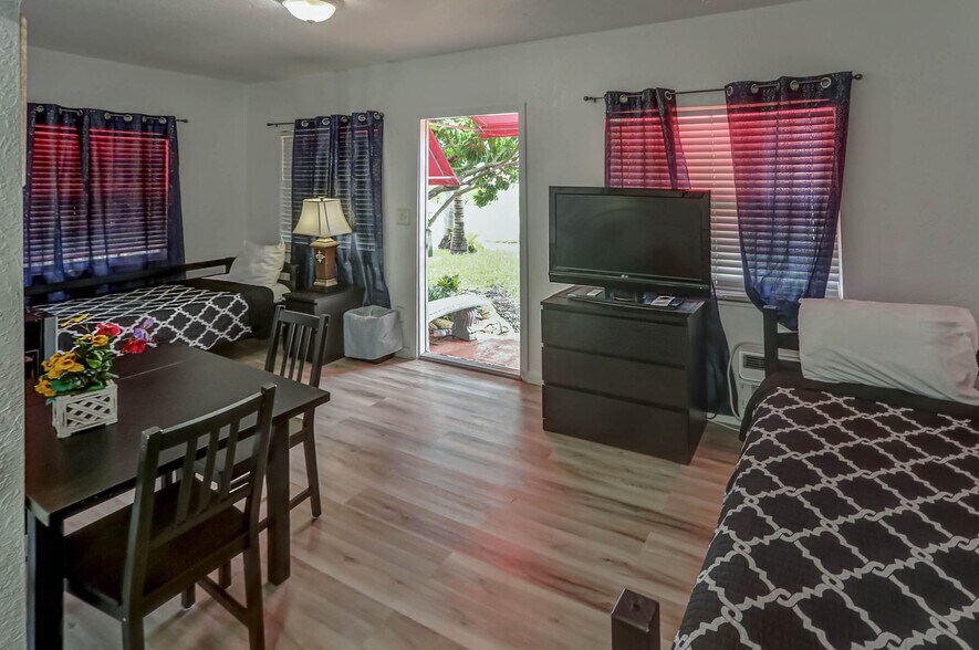 More Photos Of 1419 S Federal Hwy, Hollywood Hotel For Sale