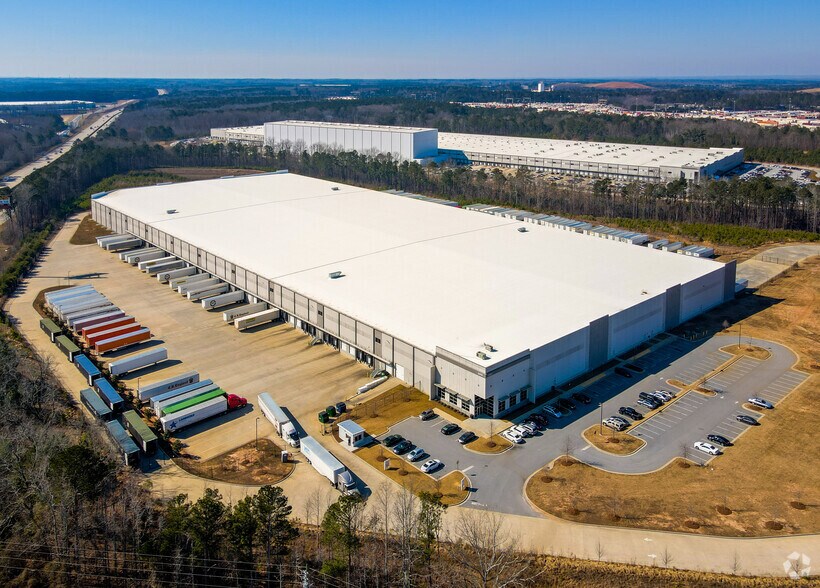 More Photos Of 2000 Logistics Center Dr, Fairburn Distribution For Lease