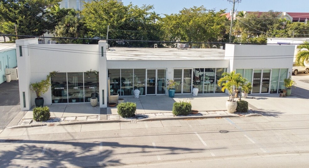 Primary Photo Of 137 10th St N, Naples Freestanding For Lease