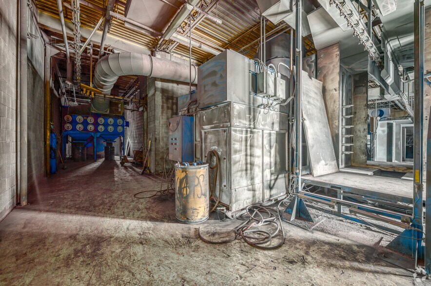 More Photos Of 2201 W Park Dr, Lorain Manufacturing For Lease