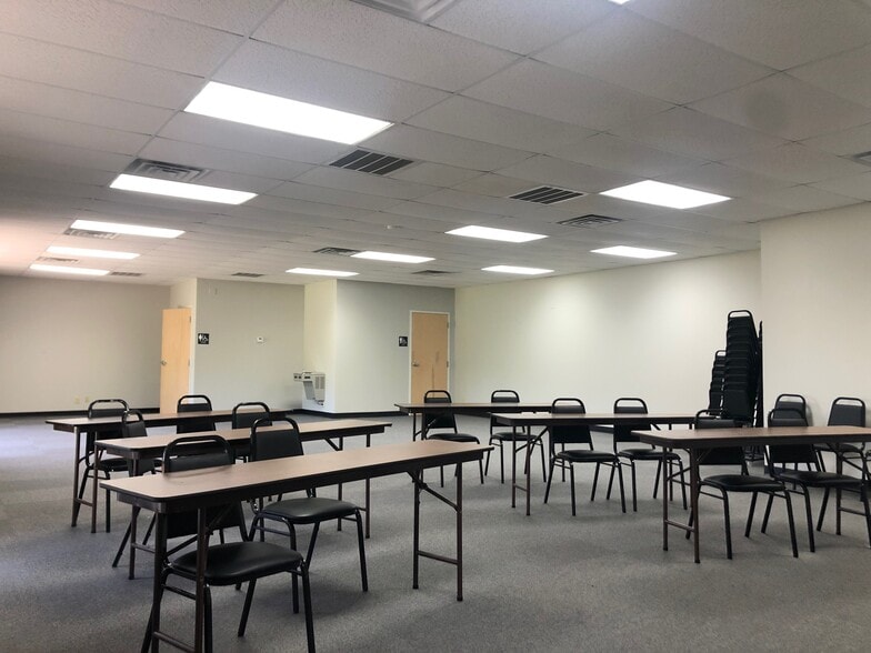 More Photos Of 508 Holly Hill Ln, Burlington Office Residential For Lease