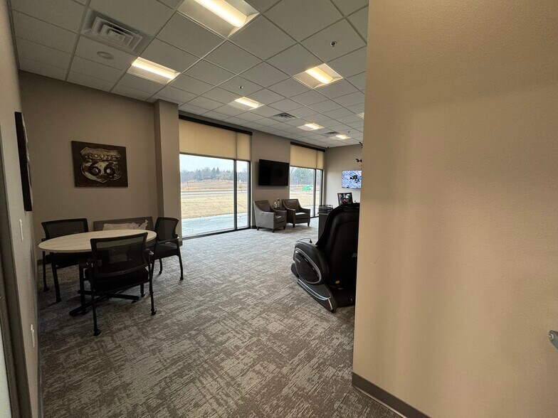 More Photos Of 645 Sandpiper Trl, Cottage Grove Warehouse For Lease