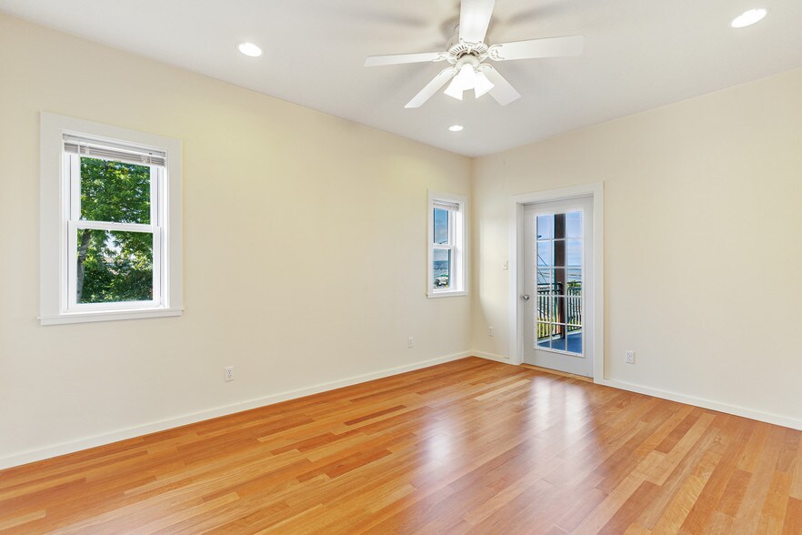 More Photos Of 829 2nd St, Mukilteo Office Residential For Sale