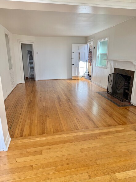 More Photos Of 653 Ramona Ave - Office/Live-Work, Laguna Beach Office For Lease