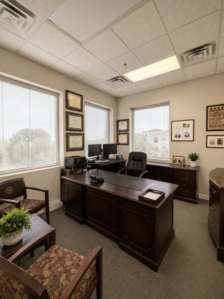 More Photos Of 22 S Links Ave, Sarasota Office For Lease