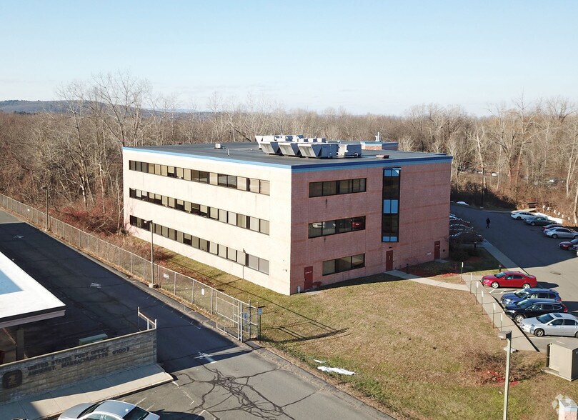 More Photos Of 101 University Dr, Amherst Medical For Lease