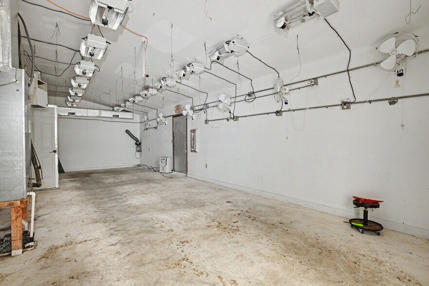 More Photos Of 1220 S Broadway, Hobart Office For Sale