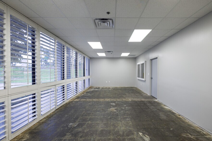 More Photos Of 245 Deen Still Rd, Davenport Warehouse For Lease