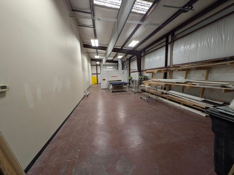 More Photos Of 3728 Byrnes Dr, Saint Stephen Showroom For Sale