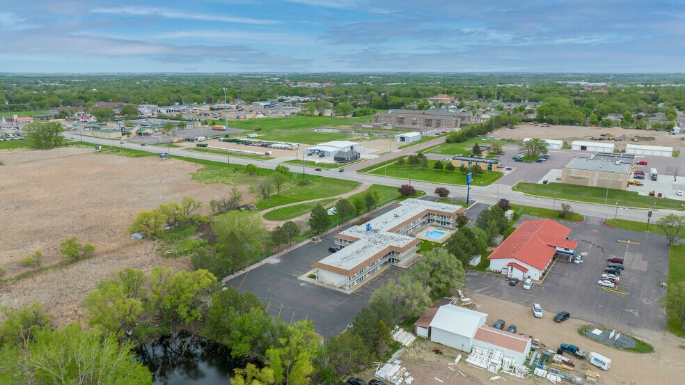 More Photos Of 1309 S Ohlman St, Mitchell Hotel For Sale