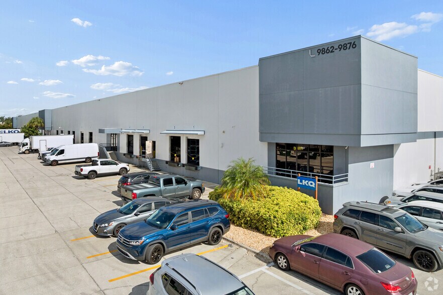 More Photos Of 9862-9876 Currie Davis Dr, Tampa Unknown For Lease