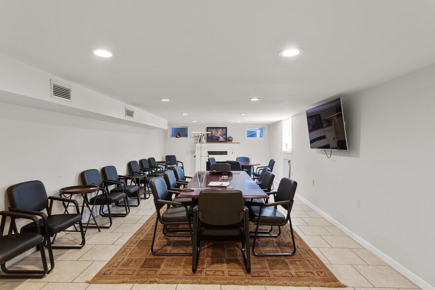 More Photos Of 2352 Jefferson Hwy, Waynesboro Office For Sale