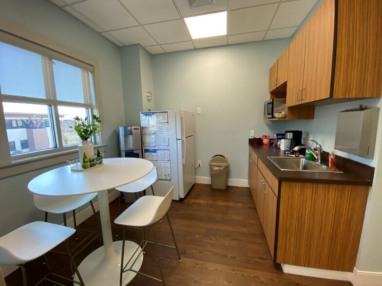 More Photos Of 180 Wingo Way, Mount Pleasant Medical For Lease