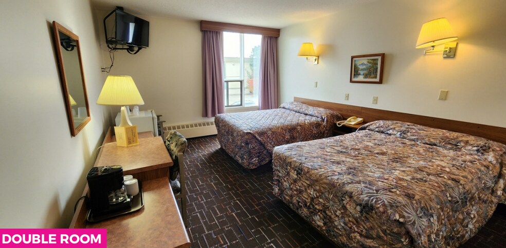 More Photos Of 71 Superior St, Devon Hospitality For Sale