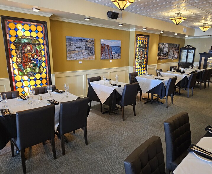 More Photos Of 105 James St, Parry Sound Restaurant For Sale
