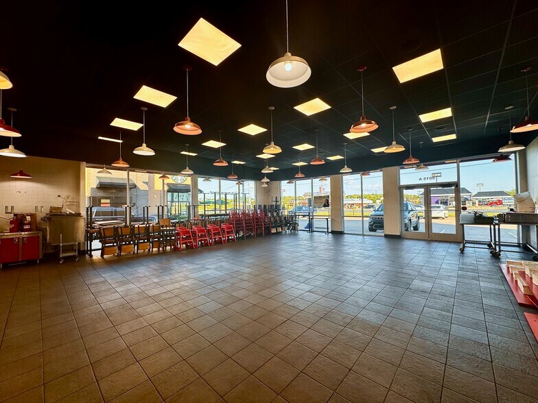 More Photos Of 5015 Hinkleville Rd, Paducah Restaurant For Lease