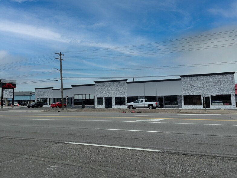 More Photos Of 33190-33196 Groesbeck Hwy, Fraser Storefront Retail Office For Lease