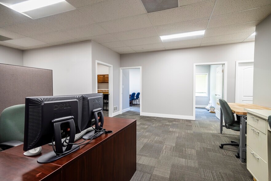 More Photos Of 951 N Plum Grove Rd, Schaumburg Office For Lease