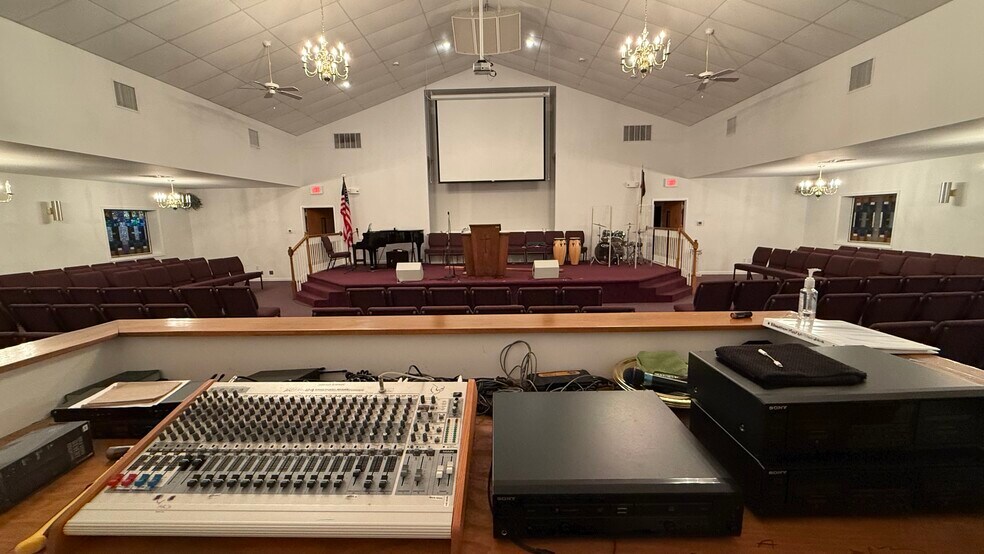 More Photos Of 6701 Ringwood Rd, Oxford Industrial For Lease