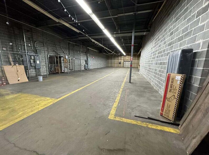 More Photos Of 10223 Lewis And Clark Blvd, Saint Louis Warehouse For Lease