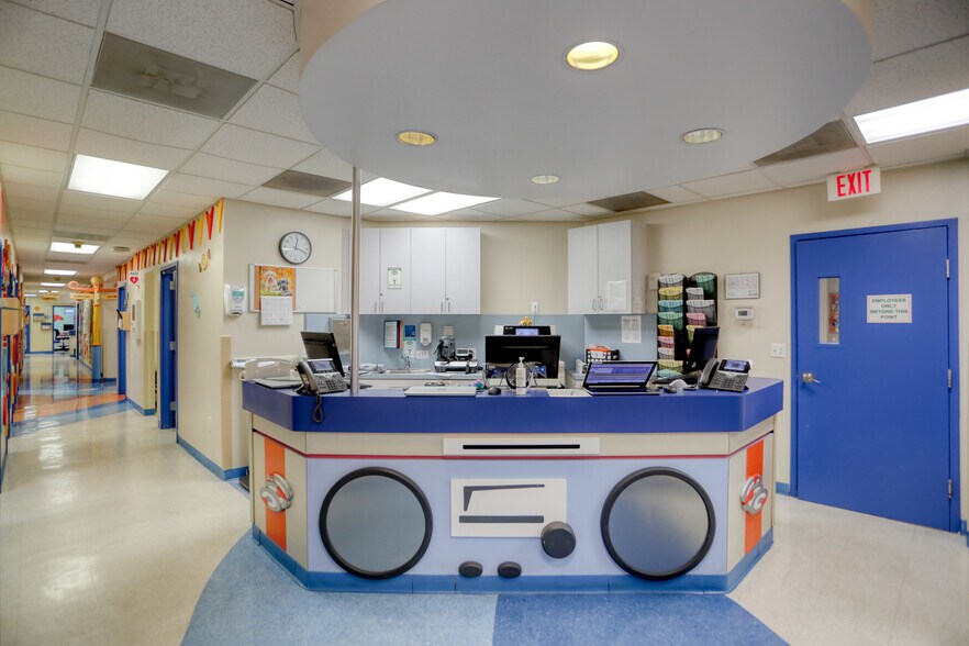 More Photos Of 1835 N Corporate Lakes Blvd, Weston Medical For Sale