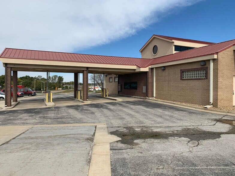 More Photos Of 5520 Hedge Lane Ter, Shawnee Bank For Sale