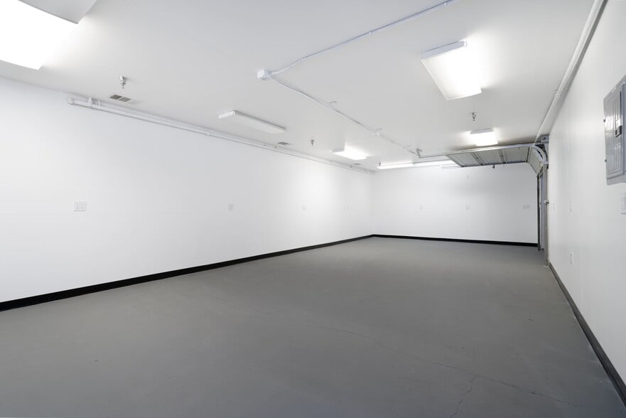 More Photos Of 320 Kentucky St, Bakersfield Manufacturing For Sale