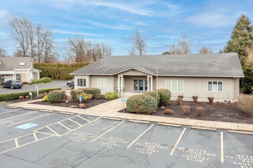 More Photos Of 725 Country Club Rd, Eugene Office For Sale