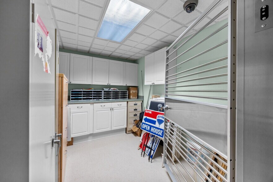 More Photos Of 8468 Caratoke Hwy, Powells Point Bank For Lease