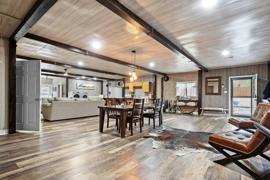 More Photos Of 11155 Hubbard Rd, Kansas City Flex For Sale