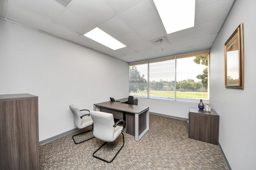 More Photos Of 8554 Katy Fwy, Houston Unknown For Lease