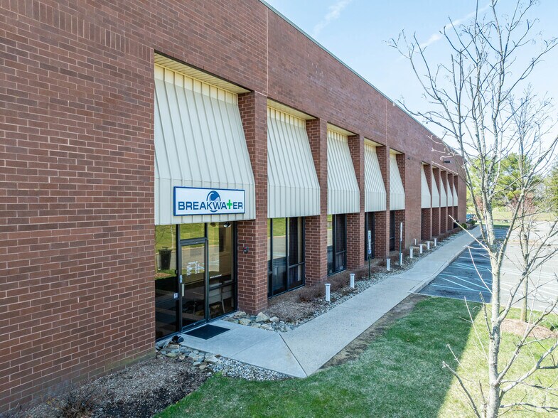 More Photos Of 9 Corporate Dr, Cranbury Warehouse For Lease