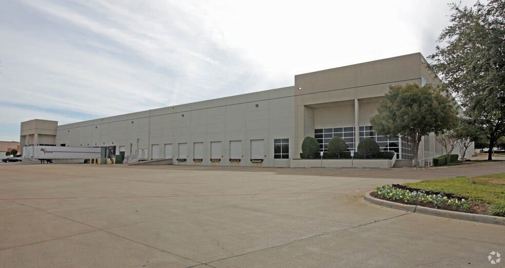 More Photos Of 2920 N State Highway 360, Grand Prairie Warehouse For Lease