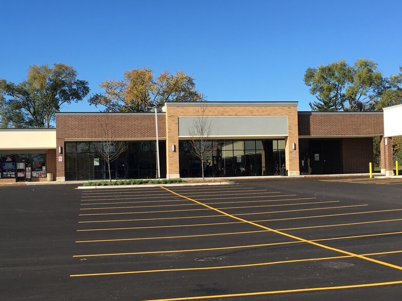 More Photos Of 404-444 N Lake St, Mundelein Unknown For Lease