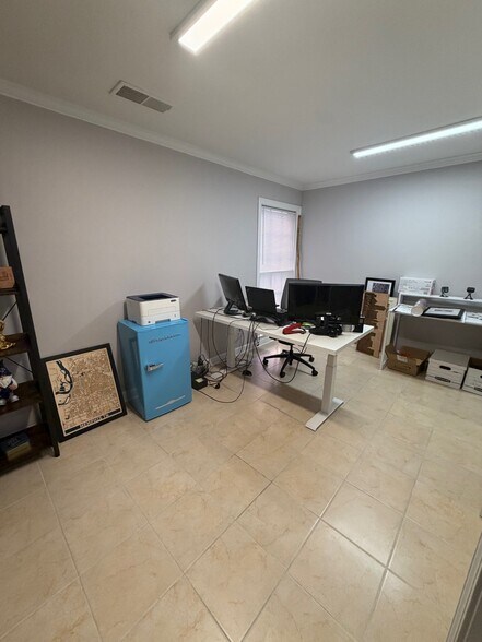 More Photos Of 1027 S Yates Rd, Memphis Office For Sale