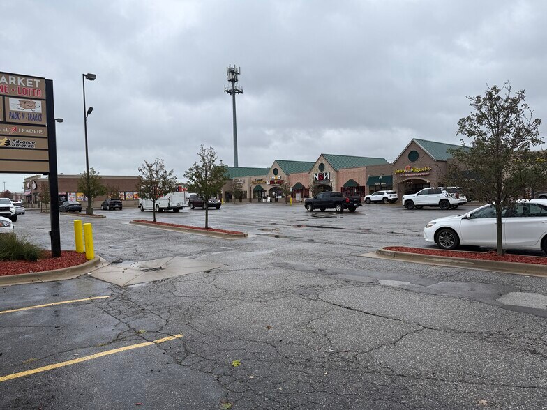 More Photos Of 21300-21384 Hall Rd, Clinton Township Freestanding For Lease