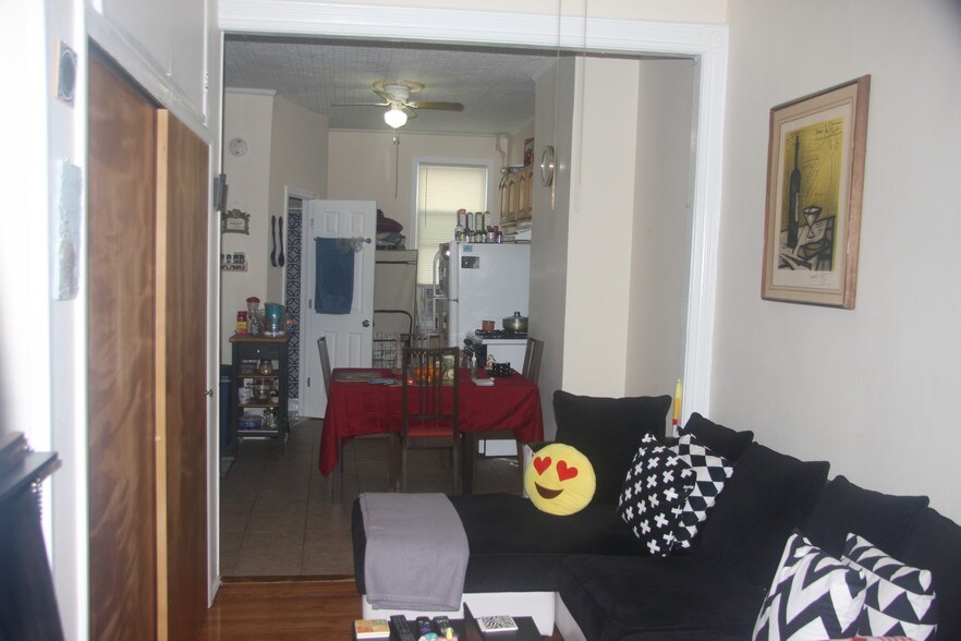 More Photos Of 7037 72nd Pl, Glendale Apartments For Sale