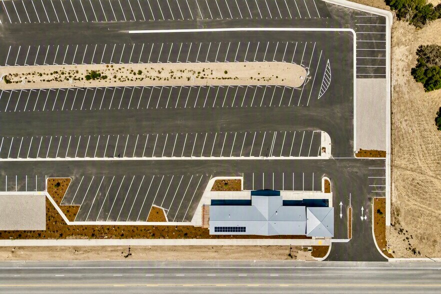 More Photos Of 35-39 E Telegraph Rd, Fillmore Freestanding For Lease