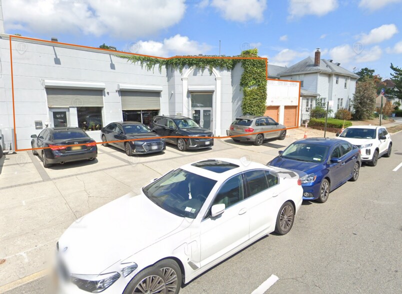 Primary Photo Of 12419 Metropolitan Ave, Kew Gardens General Retail For Lease