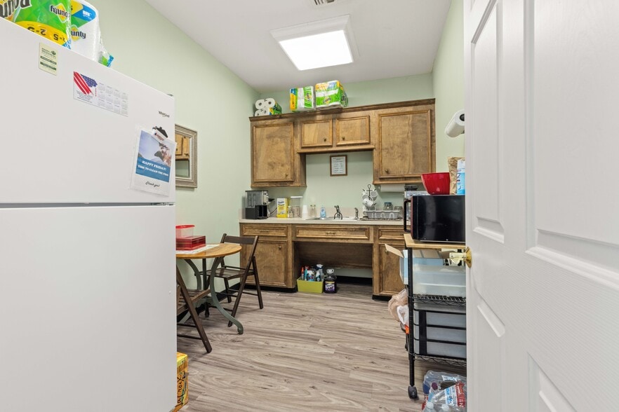 More Photos Of 5252 FM 517 Rd E, Dickinson Flex For Sale