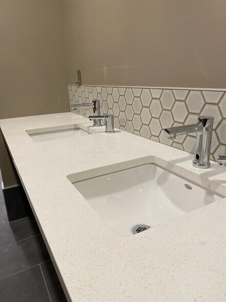 More Photos Of 13118 NE 4th St, Vancouver Unknown For Lease
