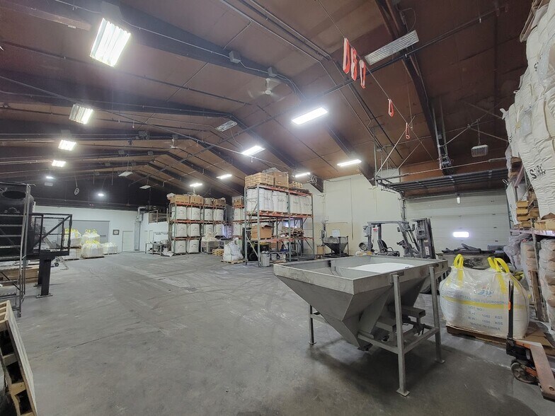 More Photos Of 3658 W 6th St, Goodview Industrial For Lease