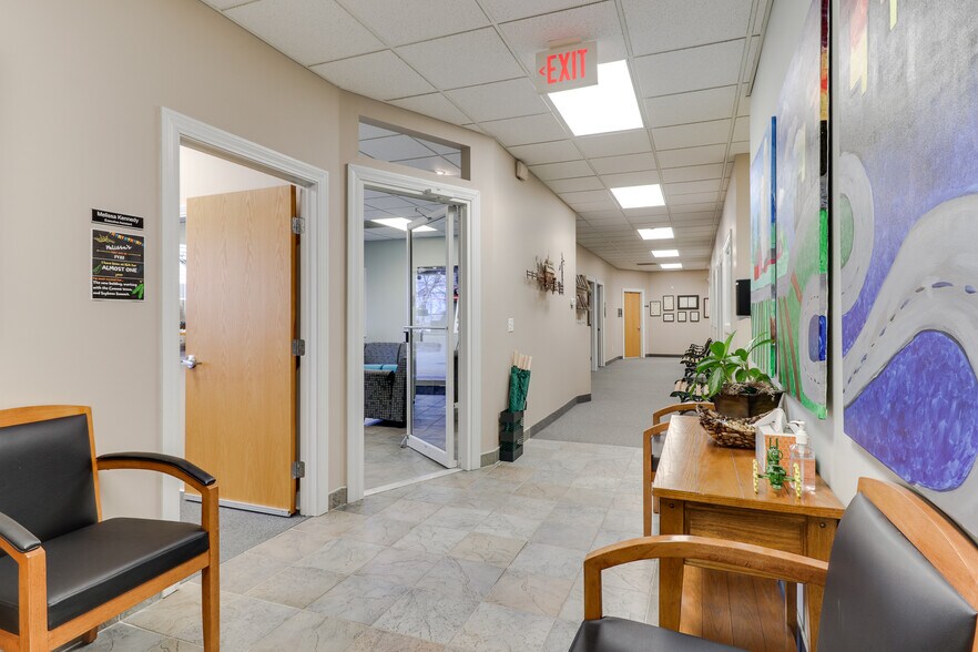 More Photos Of 1605 Commerce Pky, Bloomington Office For Lease