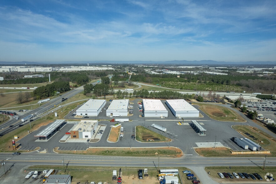 More Photos Of 532 Mayfield Rd, Duncan Warehouse For Lease