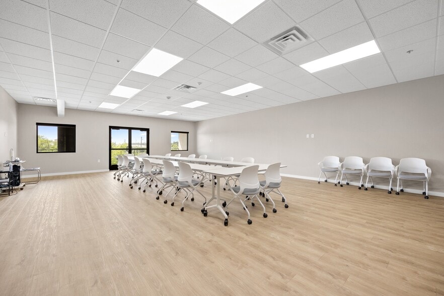 More Photos Of 730 S Bell Blvd, Cedar Park Office For Lease