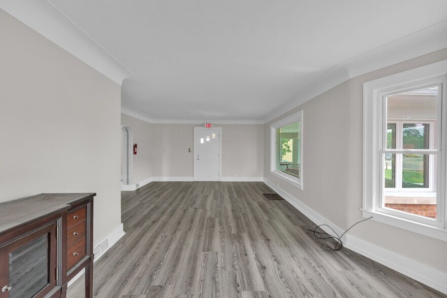 More Photos Of 29016 Ford Rd, Garden City Office For Sale
