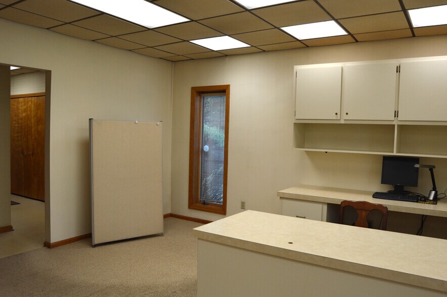 More Photos Of 603 1st Street Ext, Apollo Medical For Sale