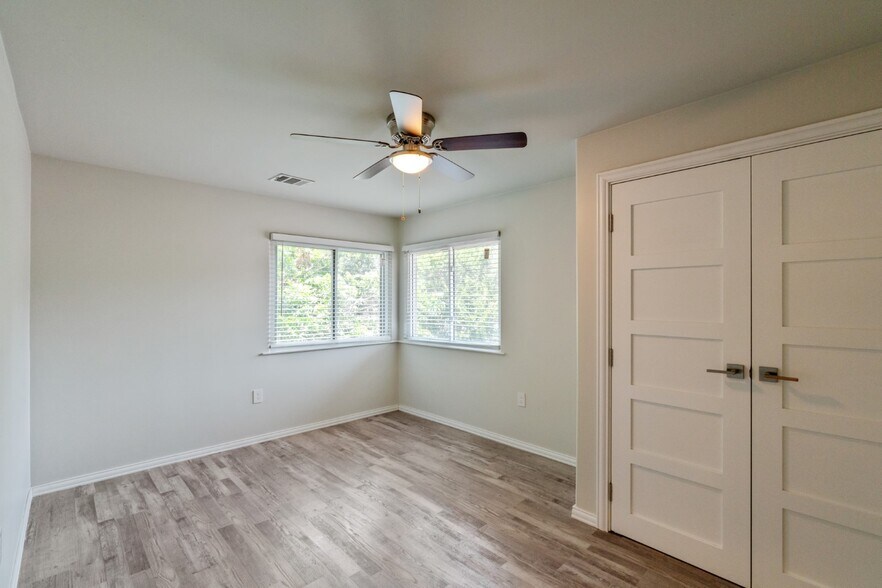 More Photos Of 8905 Tronewood Dr, Austin Apartments For Sale
